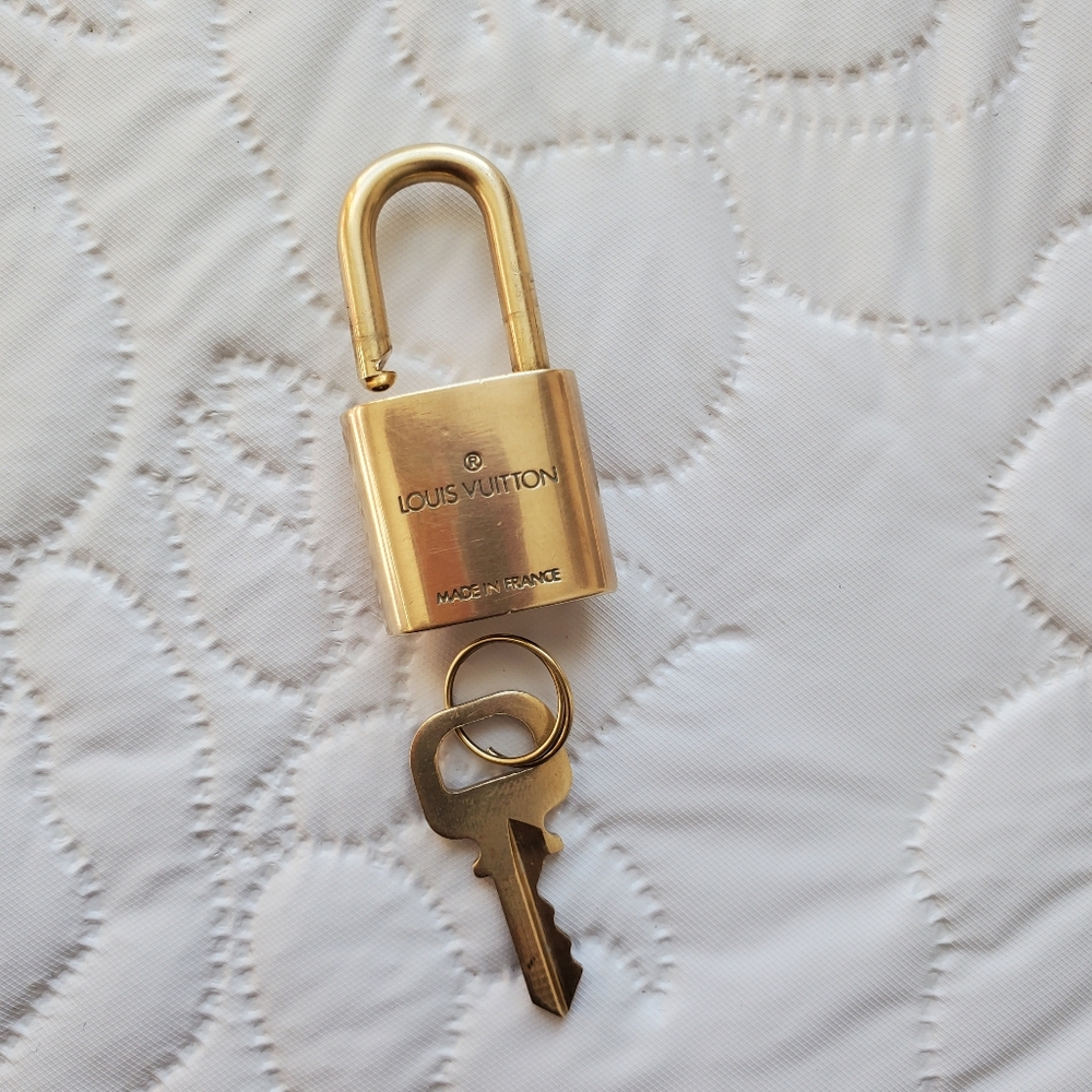 #321 Louis Vuitton Lock and Key with Chain Necklace - Picture 5 of 12